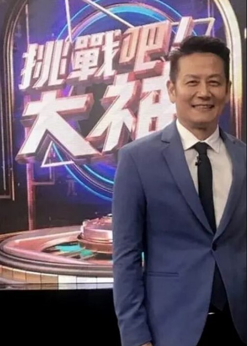 网聊奔现操逼现场，离婚少妇像发情母狗一样彻底失控 - AvpleTV